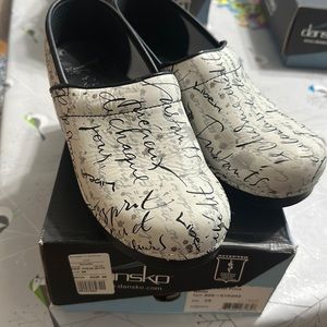 Off white French script printed Dansko clog
